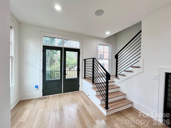 Building Photo - 614 West Blvd