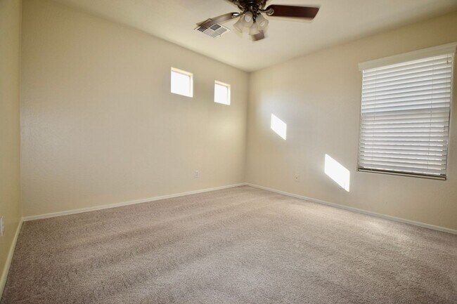 Building Photo - Beautiful Seville Area 4 bedroom Home!