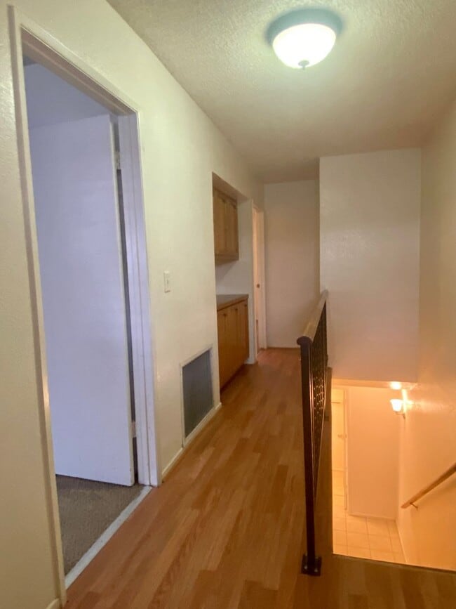 Building Photo - AVAILABLE NOW!!