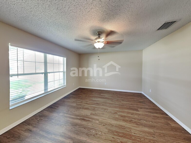 Building Photo - 1147 SE Preston Ln