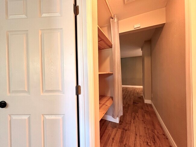 Building Photo - Beautiful Updated 2 Bedroom 1 Bathroom in Auburn