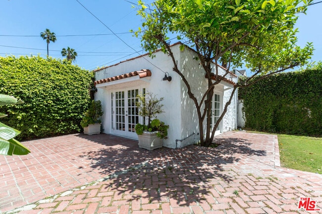 Building Photo - 146 N Citrus Ave