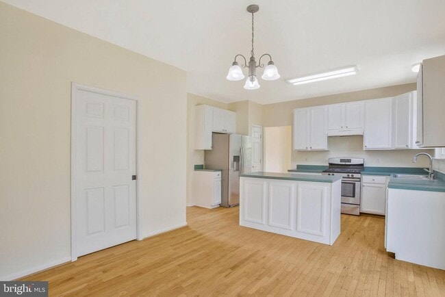 Building Photo - 9112 Granite Ct