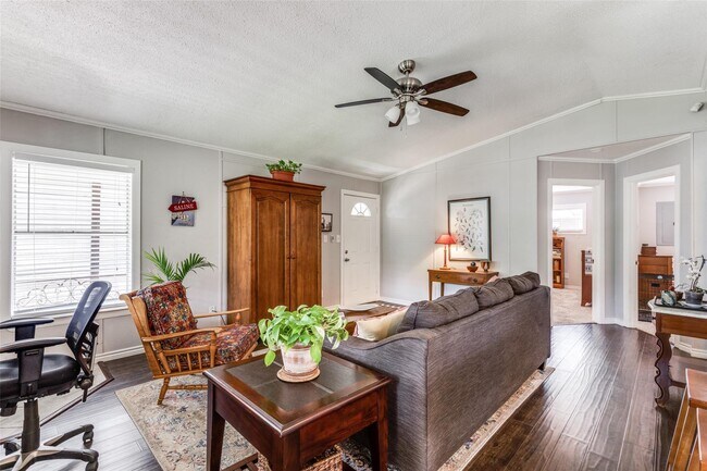 Building Photo - 1813 Oak Shore Dr