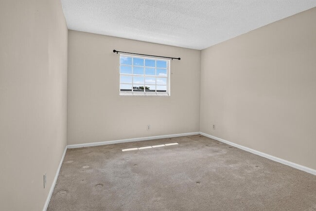 Building Photo - 4140 NW 44th Ave
