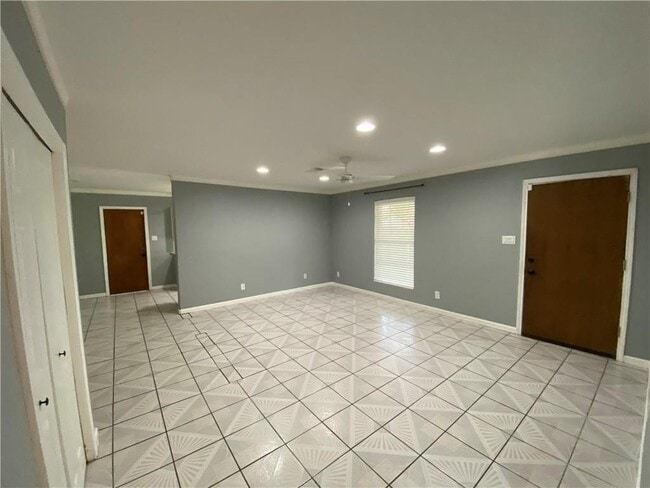 Building Photo - 3209 Carol Ann Dr