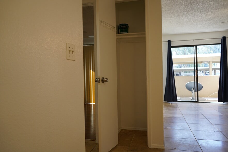 Building Photo - 4850 E Desert Cove Ave