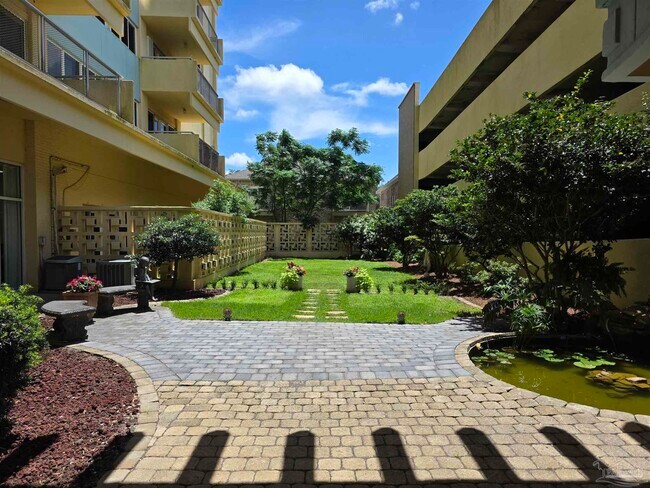 Building Photo - 825 Bayshore Dr