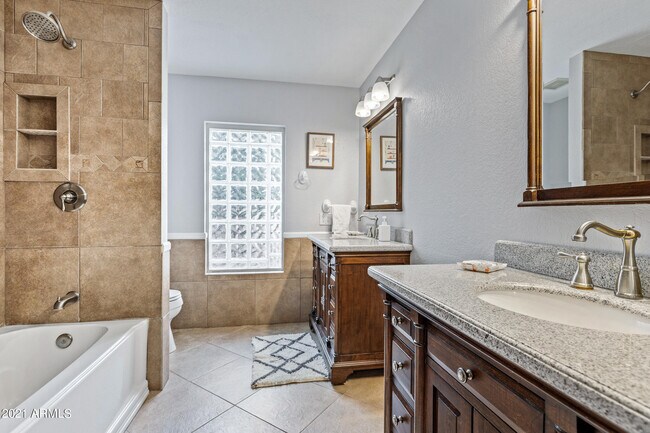 Building Photo - 5735 E Campo Bello Dr