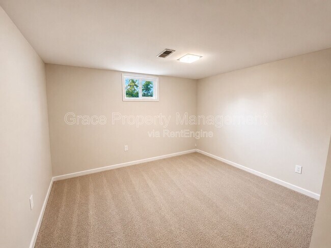 Building Photo - 7033 S Cherry St