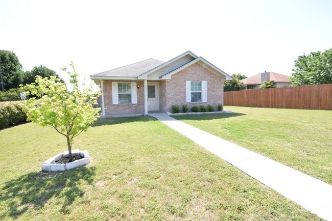 Building Photo - 900 Concho St