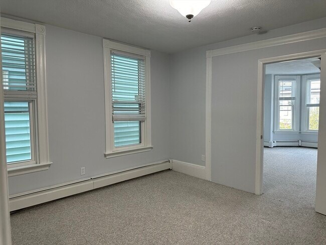 Building Photo - 479 Sumner St