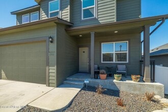 Building Photo - 1102 S Best Rd