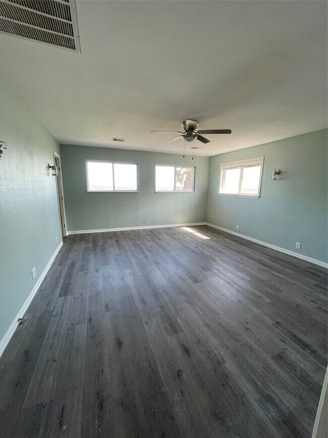 Building Photo - 8026 Ocean Dr