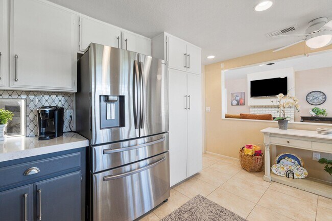 Building Photo - 73750 Cll Bisque