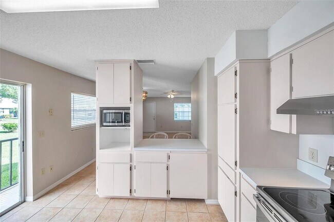 Building Photo - 6632 Hickorywood Ln