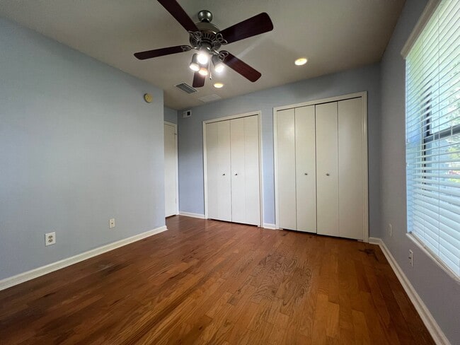 Building Photo - Audubon Park 2/2 Corner Unit Villa with La...