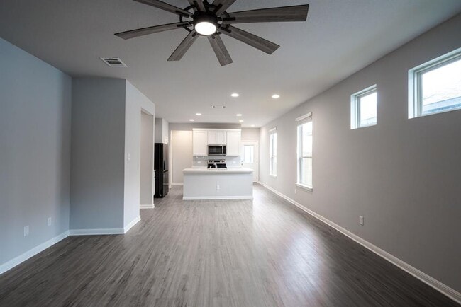 Building Photo - 208 Kellys Heroes Wy