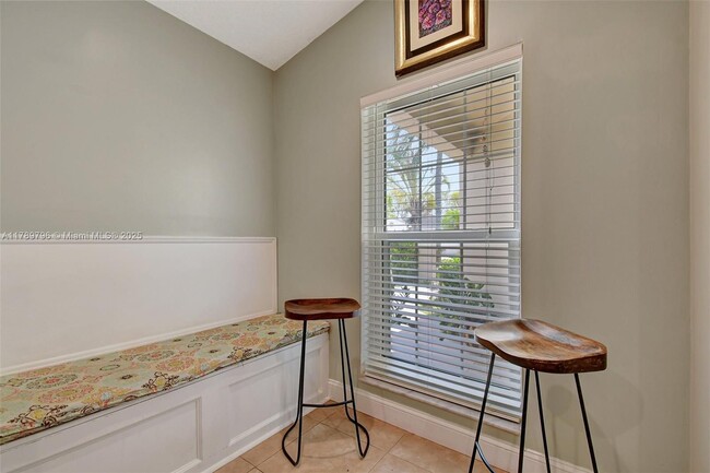 Building Photo - 303 E Riverbend Dr
