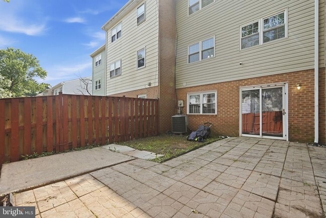 Building Photo - 9178 Laurelwood Ct