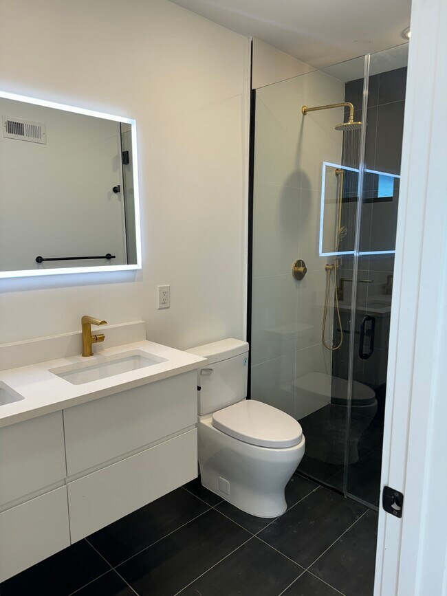 Building Photo - 1623 Christian St