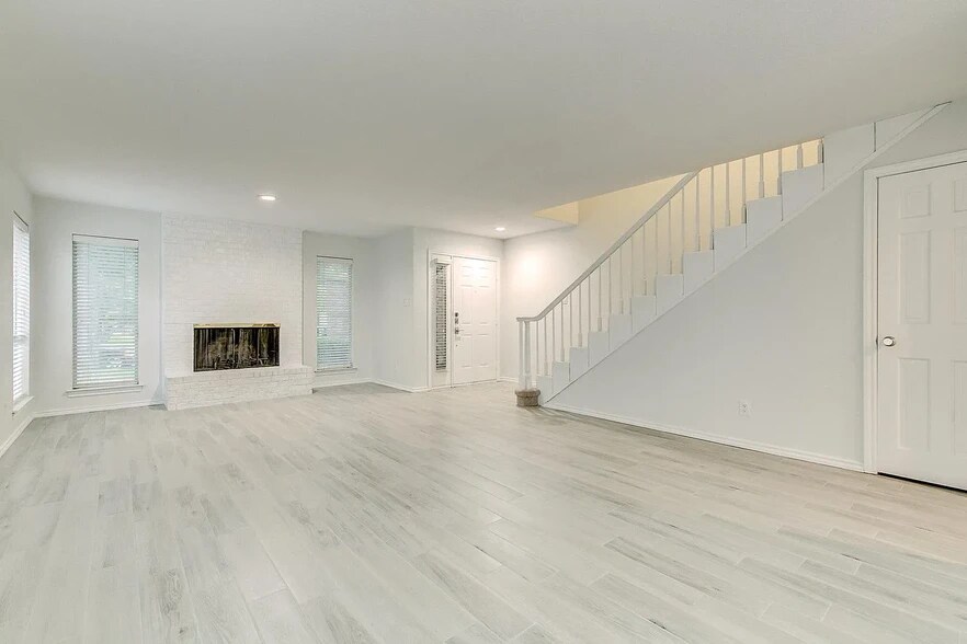 Building Photo - 5431 Collinwood Ave