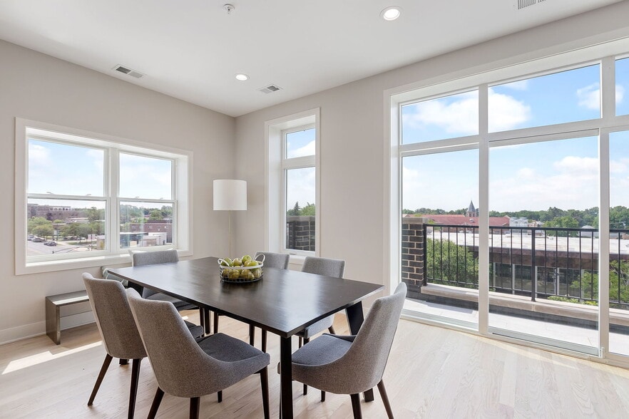 Building Photo - 5689 N Lincoln Ave