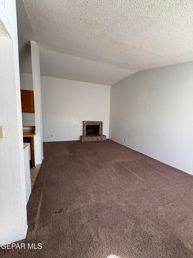 Building Photo - 1922 Lake Omega St