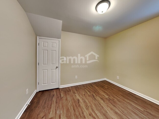 Building Photo - 906 Reedy Way