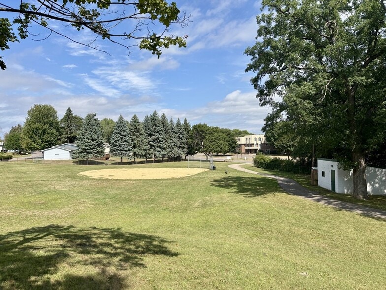 Building Photo - 255 Westview Dr