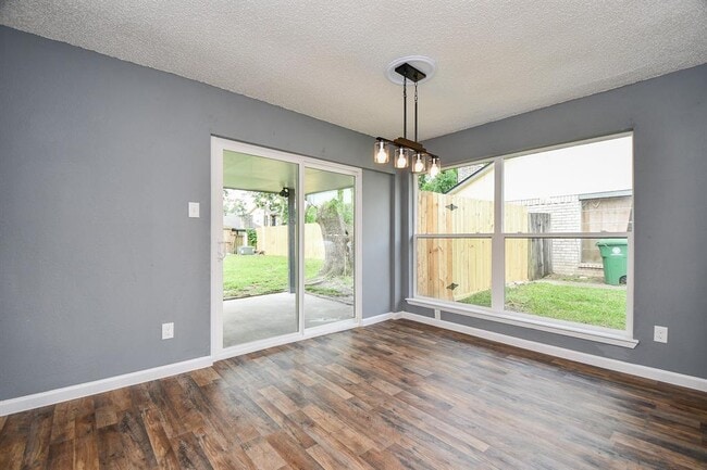 Building Photo - 17022 Quail Park Dr