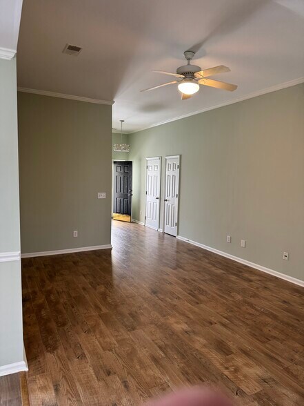 Building Photo - 102 Bill Park Dr