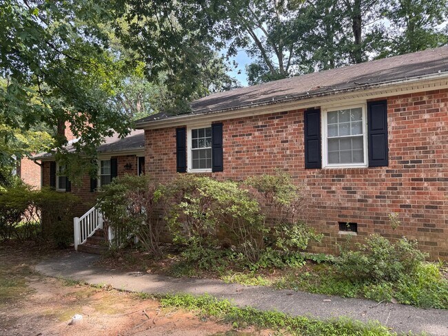 Building Photo - 409 N Glen Dr