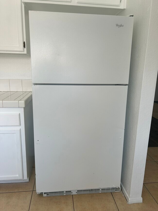 Fridge - 45408 17th St E
