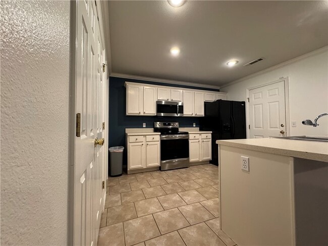 Building Photo - 1584 Willowbrook Dr