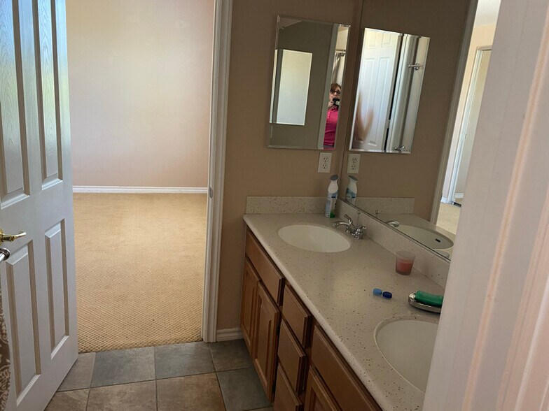 Building Photo - 1 S La Salle St