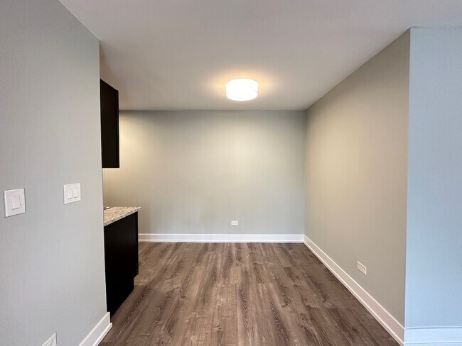 Building Photo - 450 W Barry