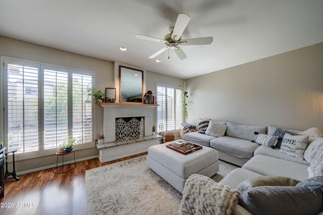 Building Photo - 2511 E Shaw Butte Dr