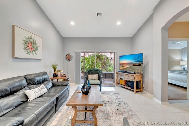 Building Photo - 6129 Heliconia Rd