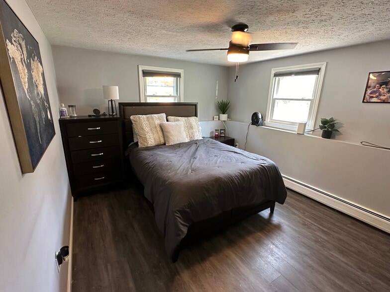 bedroom 2 - 34 Hayes Ave