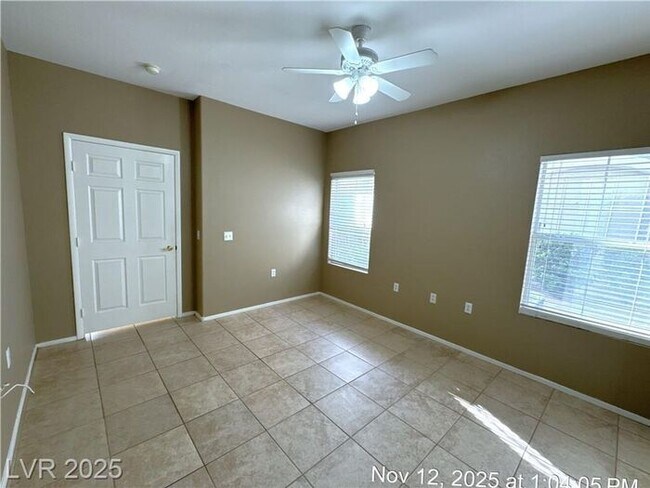 Building Photo - SILVERADO RANCH – 2ND FLOOR CONDO IN A GAT...