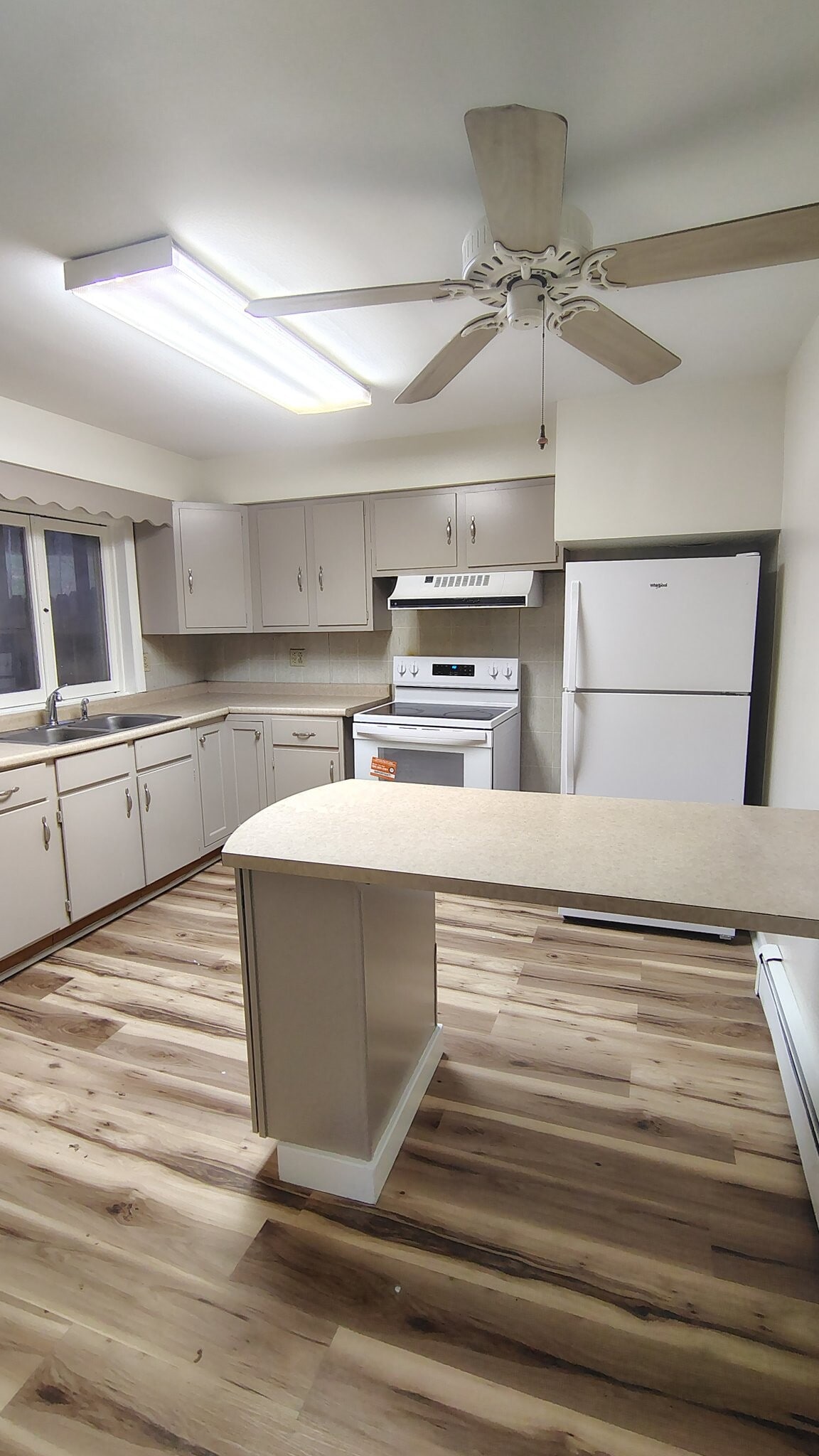 Building Photo - 410 Fayette St