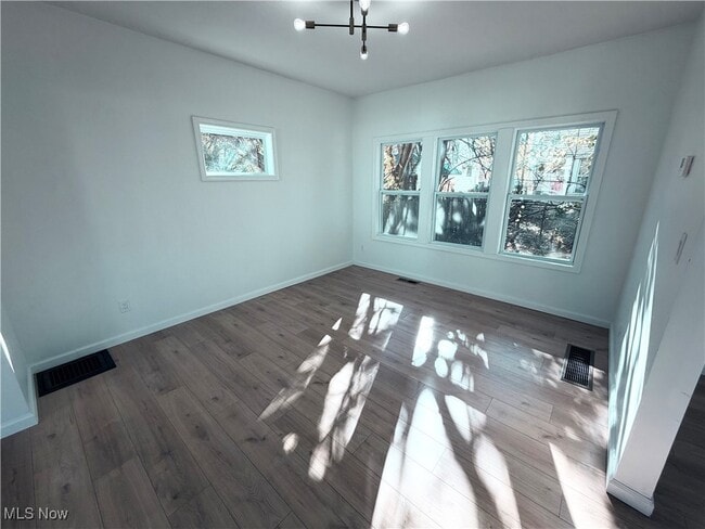 Building Photo - 10714 Greenlawn Ave