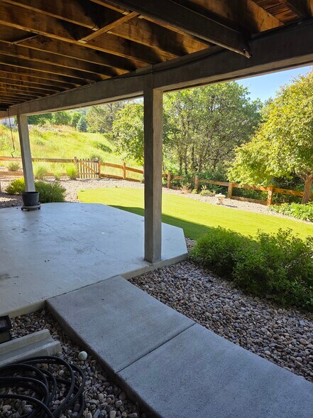 Building Photo - 192 October Pl