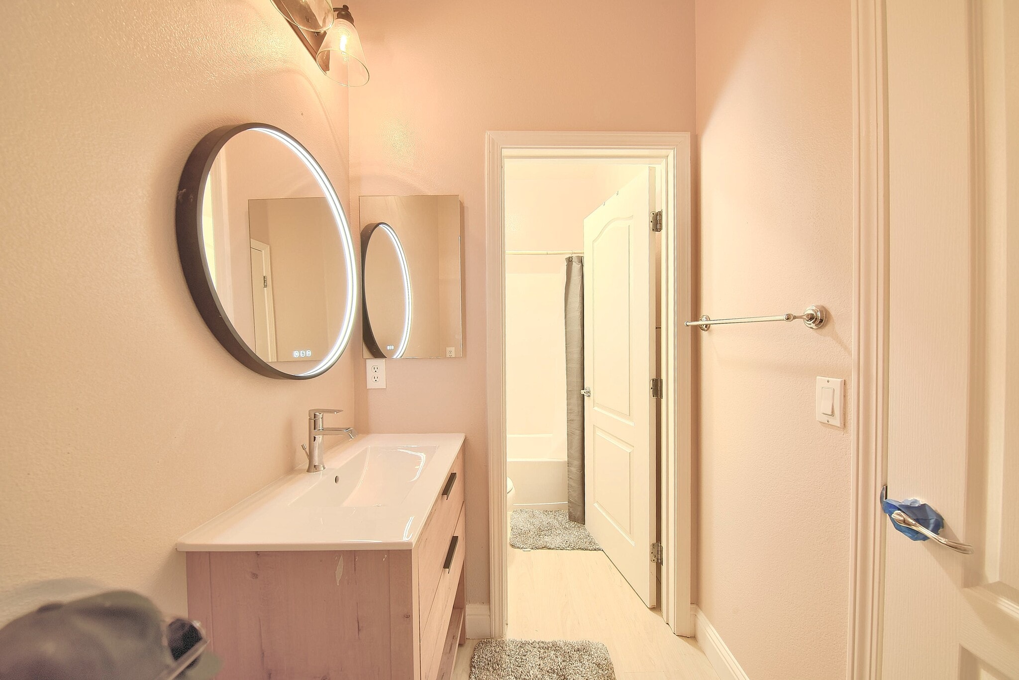 Building Photo - 590 Historic St