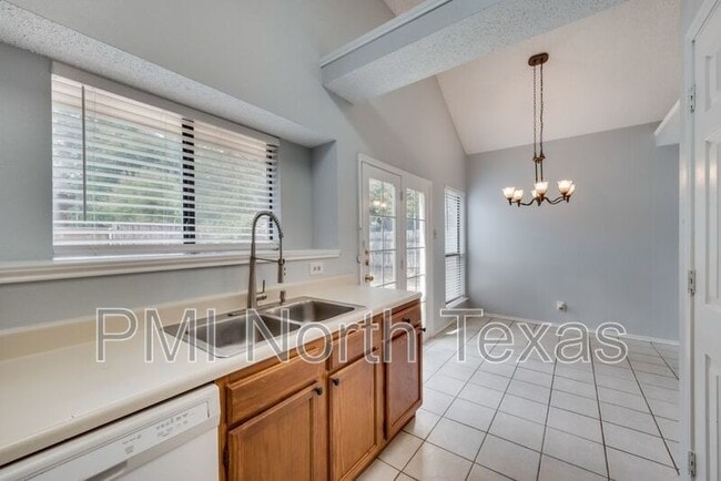 Building Photo - 1324 Azalia Bend