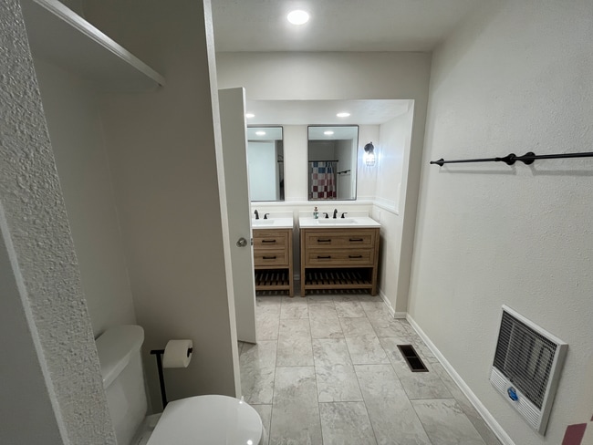 Building Photo - 616 S Harrison St