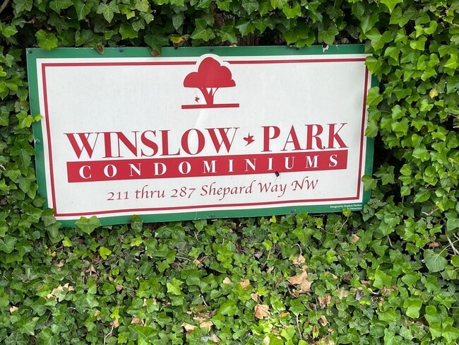 Building Photo - 3 bed 2 bath townhouse in Winslow Park!
