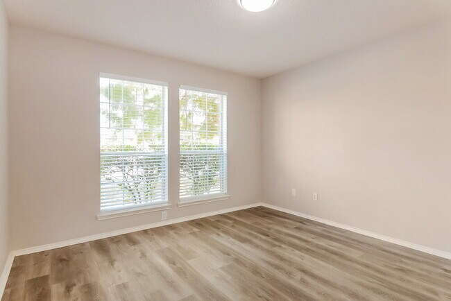 Building Photo - 145 Redbud Dr