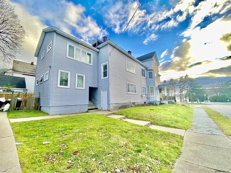 Building Photo - 901 Nott St